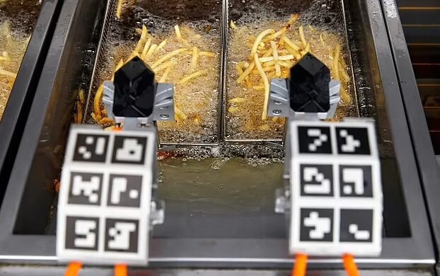 اولین رستوران با آشپزهای رباتیک در کالیفرنیا افتتاح می‌شود