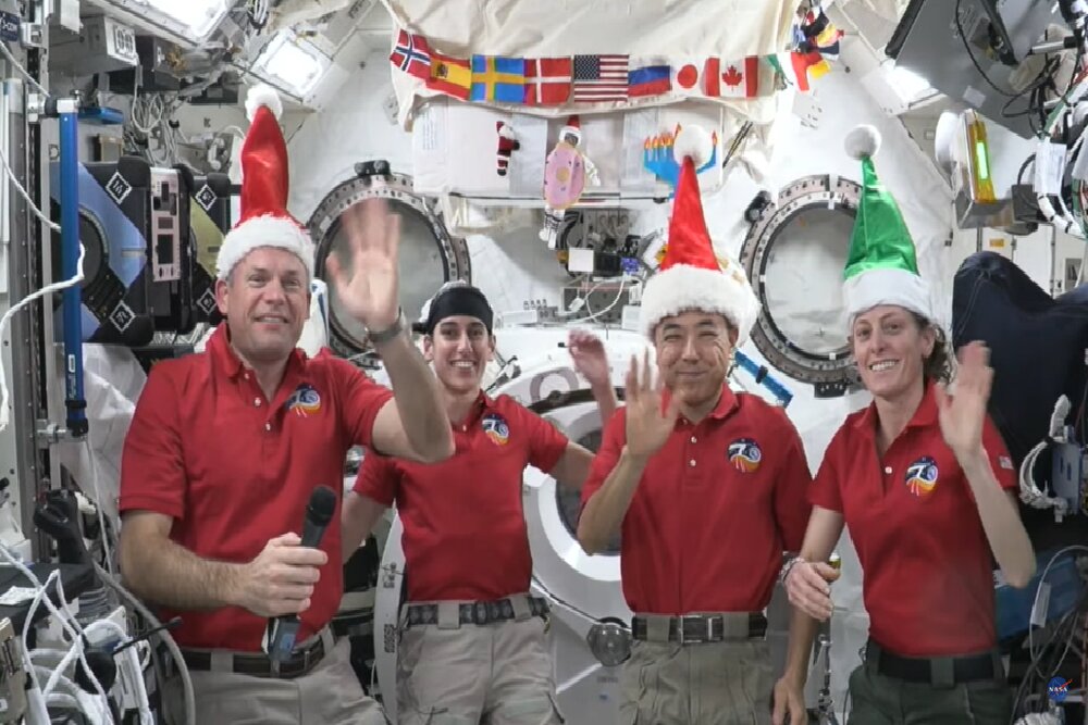 تبریک ساکنان «ایستگاه فضایی بین‌المللی» به مناسبت کریسمس