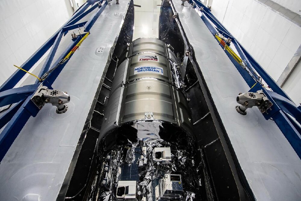 آماده‌سازی موشک«فالکون ۹» برای پرتاب فضاپیمای «سیگنوس»