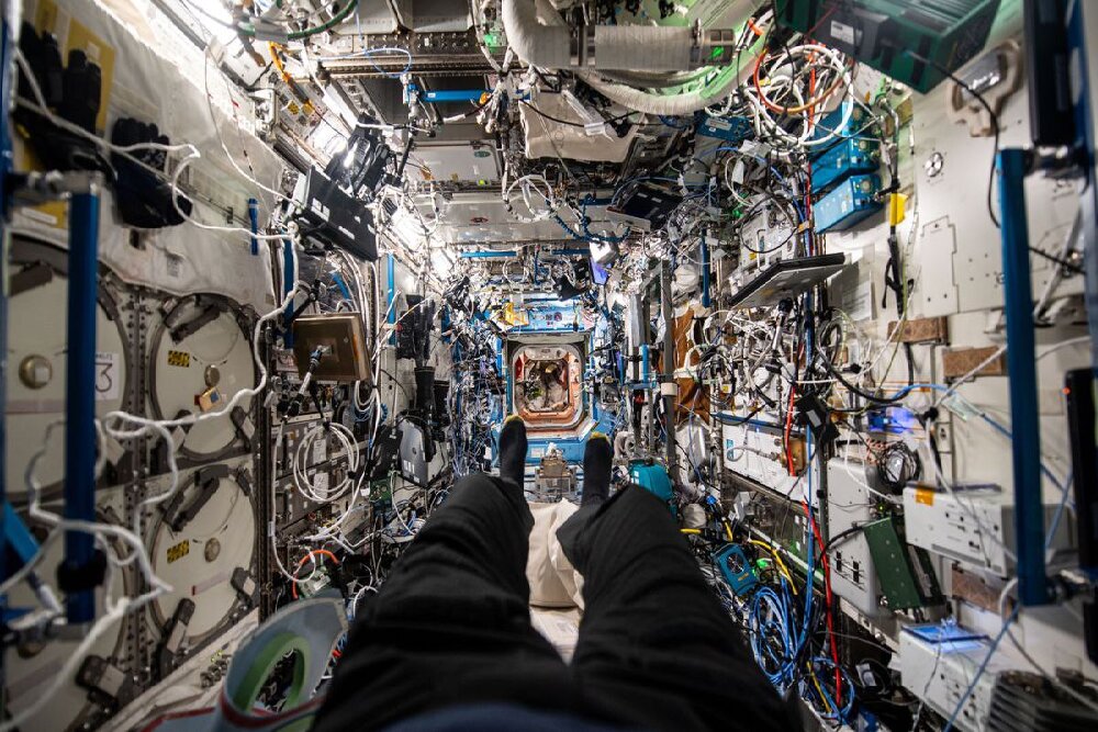عکس فضانورد ماموریت «آکسیوم-۳» از شناوری در «ایستگاه فضایی بین‌المللی»