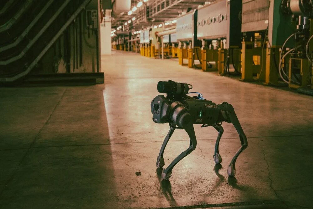 پرسه‌زنی سگ رباتیک در بزرگ‌ترین آزمایشگاه فیزیک ذرات جهان
